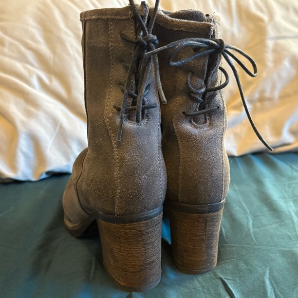 Bos. & Co. Barlow Women’s 38 Grey Suede Slouch Ankle Block Heel Bootie Side Zip - Picture 5 of 10